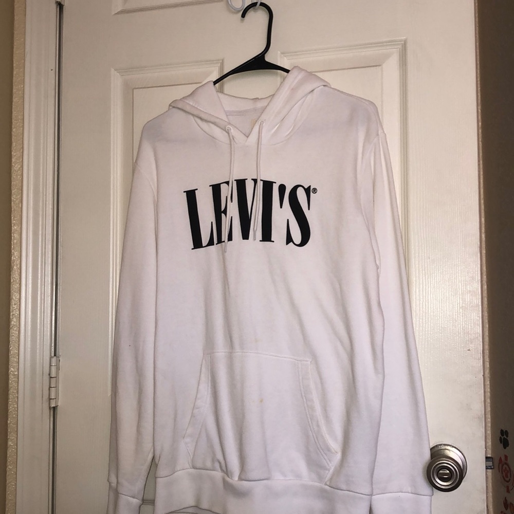 White Levi’s hoodie